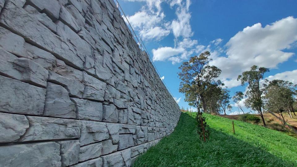 verti-block-retaining-wall-supports-road-widening-in-redbank-case-study-1690X831p