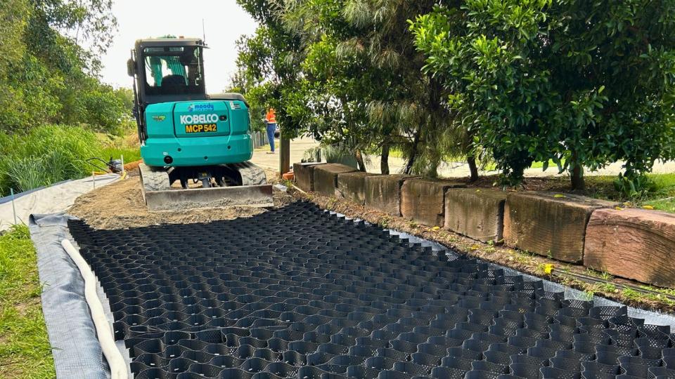 geosynthetics-strengthen-ningi-access-track-qld